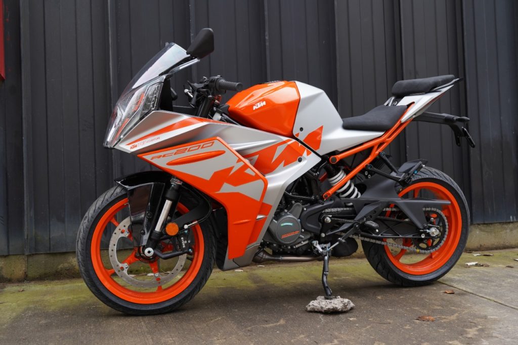 Test Ride KTM RC 200 2022